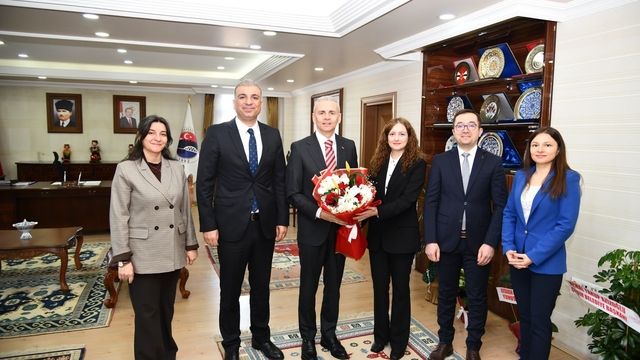 Defterdar Sönmez'den Vergi Haftası dolayısıyla Vali Çiçekli'ye ziyaret