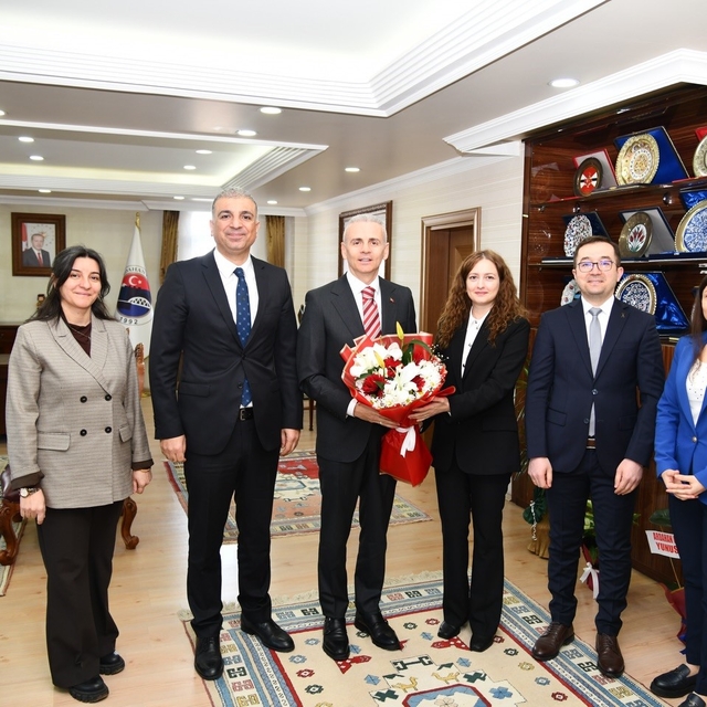 Defterdar Sönmez'den Vergi Haftası dolayısıyla Vali Çiçekli'ye ziyaret