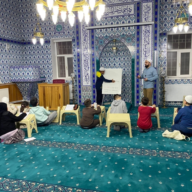 Kırka'da Ramazan neşesi: Camiler çocuklarla çiçek açtı