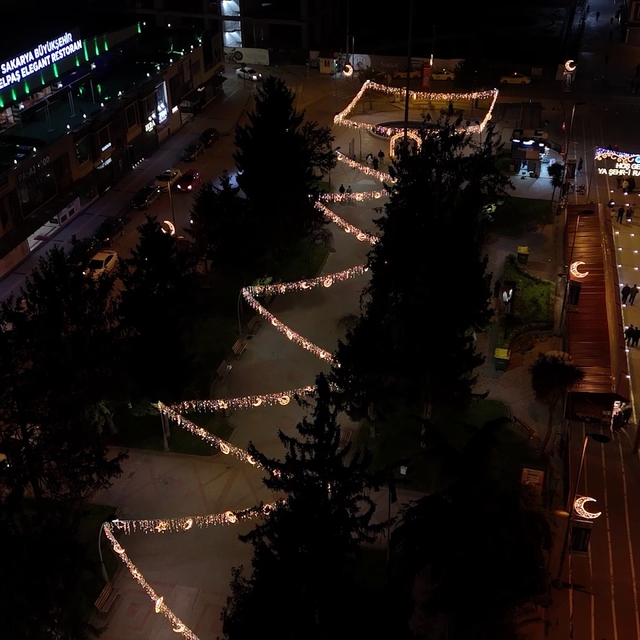 Çark Caddesi Ramazan ayına özel led ışıklarla süslendi