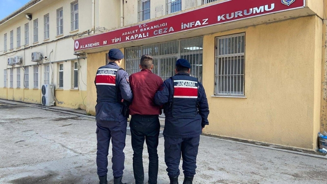 Manisa'da firari 2 hükümlü yakalandı