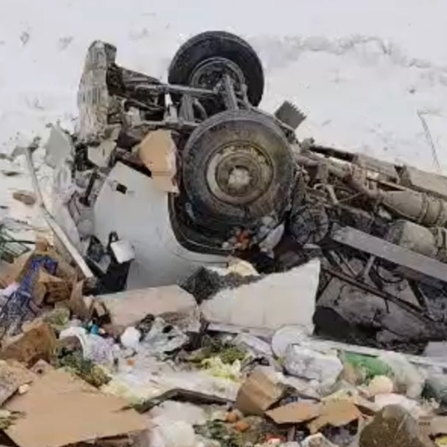 Yüksekova'da kamyonet şarampole yuvarlandı: 1 kişi yaralandı