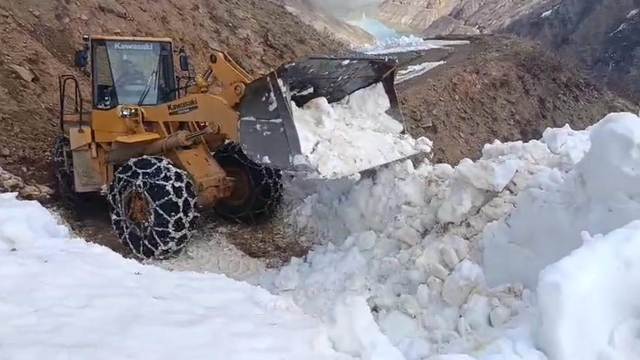 Bingöl'de Özel İdare ekipleri zorlu arazi şartlarında çalışmalarını sürdürüyor