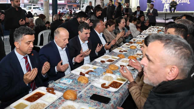Yüreğir Belediyesi'nden Serinevler'de birlik ve beraberlik iftarı