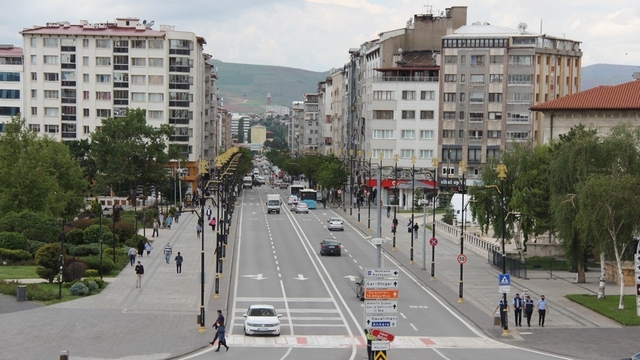 Sivas'ta yılın ilk ayında 696 konut, 111 iş yeri satıldı
Türkiye İstatistik Kurumu verilerine göre Sivas'ta Ocak ayında 696 konut ve 111 iş yeri satıldı