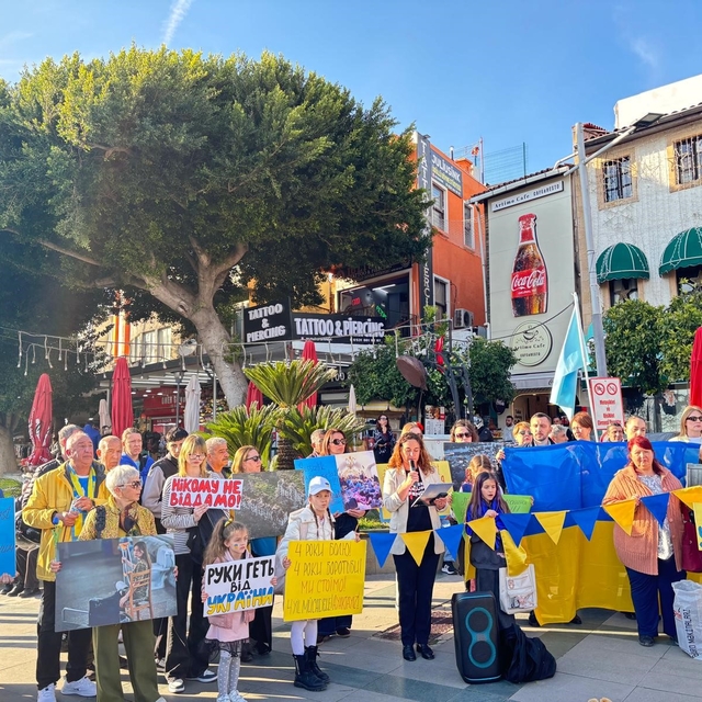 Antalya'da Ukraynalılardan 4. yıl çağrısı: "Bu savaşın en büyük acısı Ukray...
