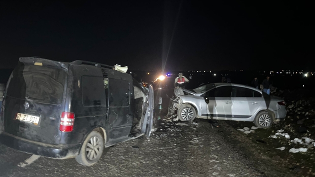 Diyarbakır'da iki otomobilin çarpıştığı kazada ölü sayısı 5'e yükseldi