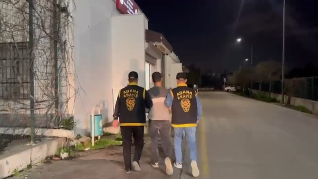 4 altın bileziği gasbeden şüpheli, üzerine kilitlenen dükkanın kapısını kırıp kaçtı (2)