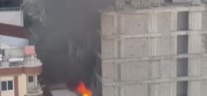 Hatay'da apartman dairesi ve metruk binada yangın