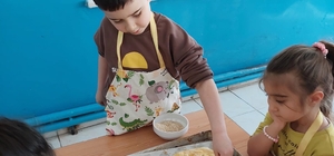 Bayındır'da minik eller 'ramazan pidesi' yaptı