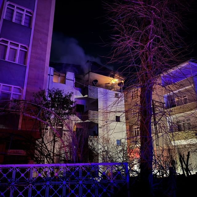 Samsun'da 4 katlı binada çıkan yangında bir kişi yaralandı