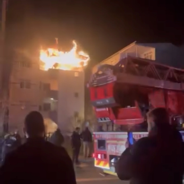 Samsun'da çatı katı alev alev yandı: 1 yaralı