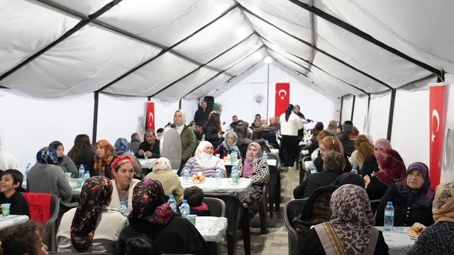 Başkan Bozkurt depremzedelerle iftarda buluştu