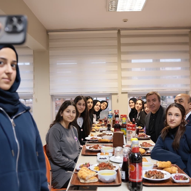 Vali Aydoğdu, öğrencilerle iftar programında buluştu