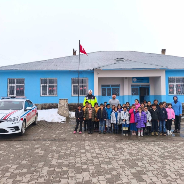 Bulanık'ta öğrencilere trafik güvenliği eğitimi