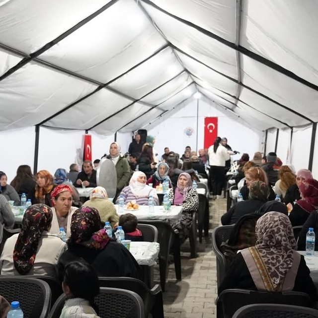 Başkan Bozkurt depremzedelerle iftarda buluştu