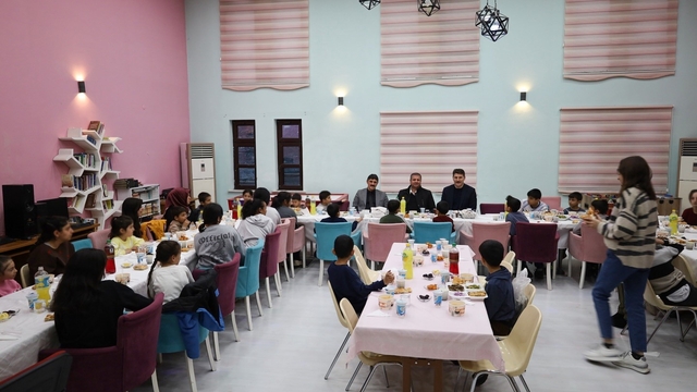 Erzincan Aile ve Sosyal Hizmetler İl Müdürlüğü'nden çocuk evlerinde iftar