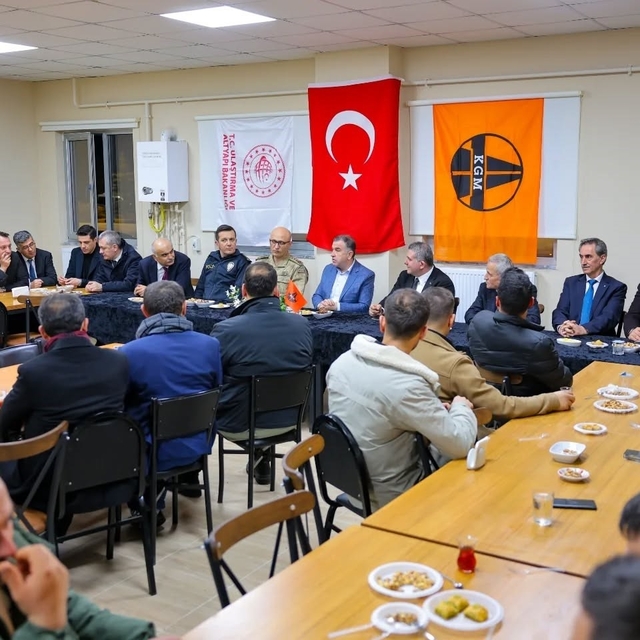 Vali Eldivan karayolları personeliyle buluştu