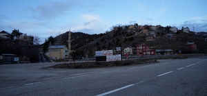 Geçit Köyü'nde 18 yıllık iftar geleneği yoldan geçenleri sofrada buluşturuyor