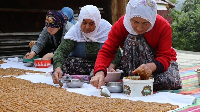 Asırlık kış lezzeti; keş tatlısı yazın hazırlanıp kışın sofralara geliyor