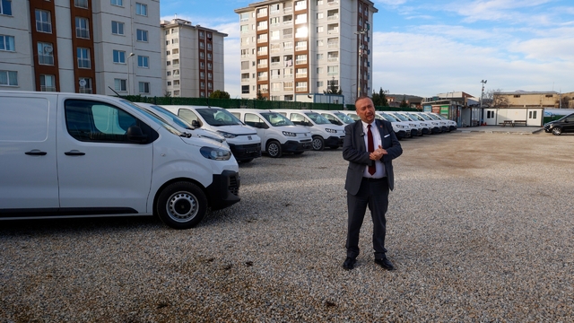 Uşak Belediyesi 14 tane yeni hizmet aracını bünyesine katarak araç filosunu genişletti