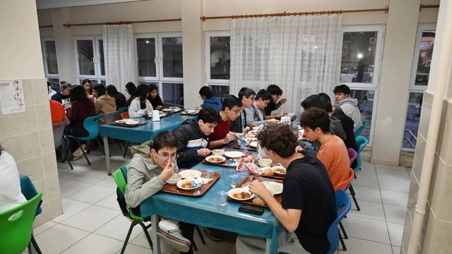 Öğrenciler iftar sofrasında bir araya geldi
