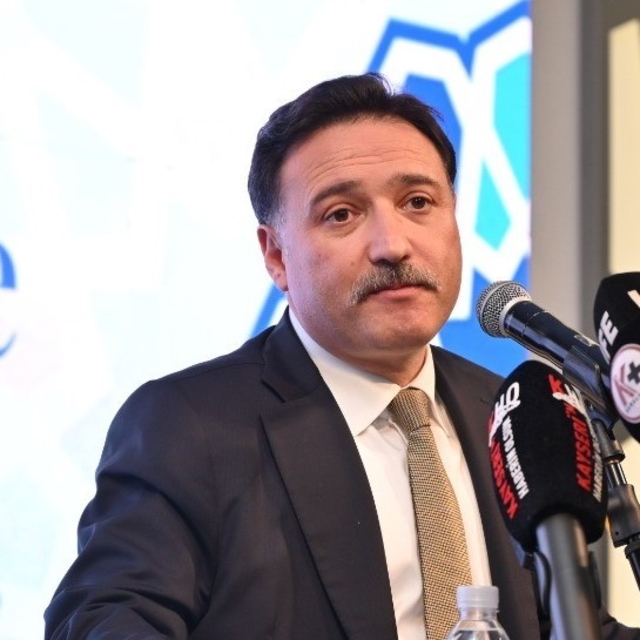 Vali Çiçek: "Kayseri'ye Ulusal ve Uluslararası Lojistik Üssü kurulacak"
Kay...