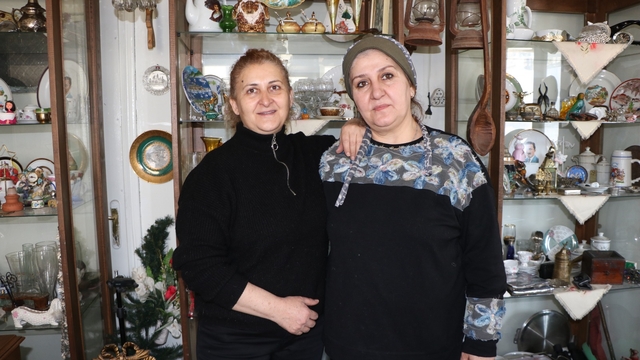 Babalarının koleksiyonları ile başlayan antika merakı, iki kız kardeşin mesleği oldu