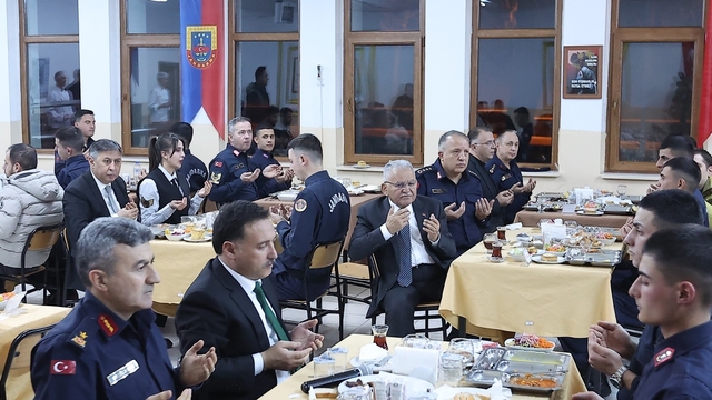 Başkan Büyükkılıç, kahraman jandarmalarla iftar sofrasında buluştu
