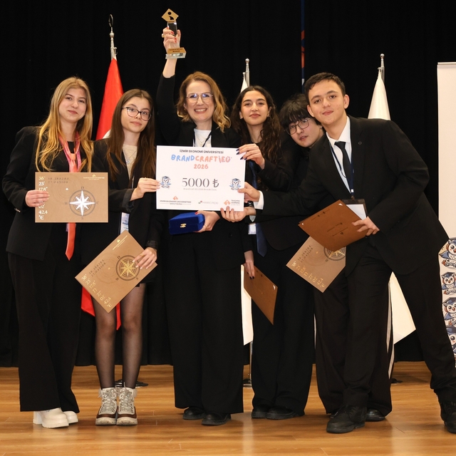 Liseli gençler, en iyi kampanyayı tasarlamak için yarıştı
İEÜ'de 'Brand Cra...