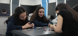 Öğrenciler akademisyenlerle buluştu Bilim Merkezi’nde kariyer günleri etkinliği