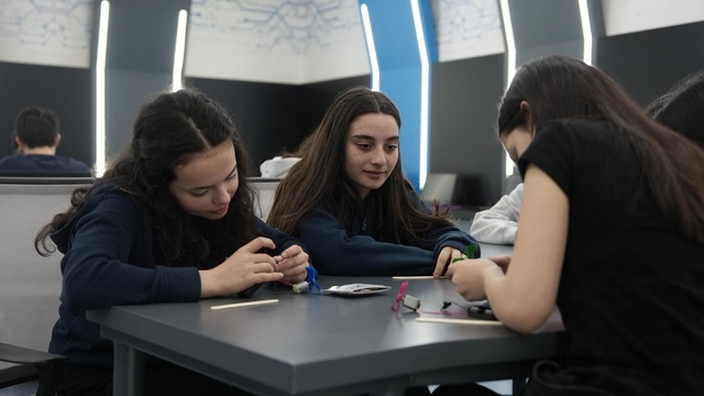 Öğrenciler akademisyenlerle buluştu
Bilim Merkezi'nde kariyer günleri etkinliği