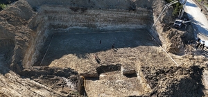 Bilecik'te 5 bin tonluk depo için ilk beton döküldü