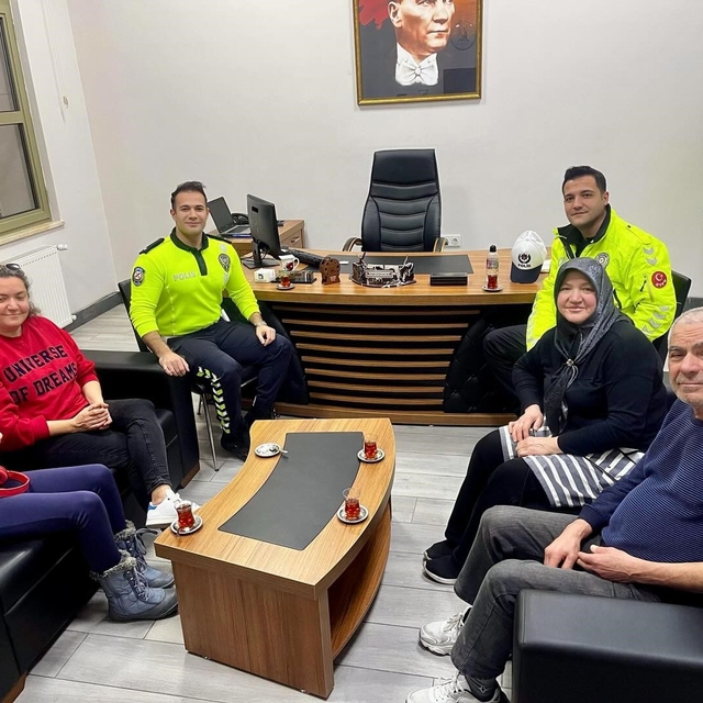 Kazada mağdur aileye polis sahip çıktı