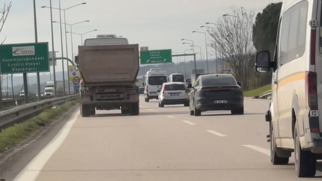 Bursa'da hafriyat kamyonu tehlike saçtı