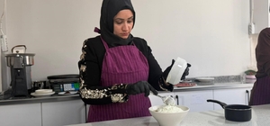 Siverek'te aşçılık kursuna giden kadınlar yöresel yemekler yapıp sofraları...