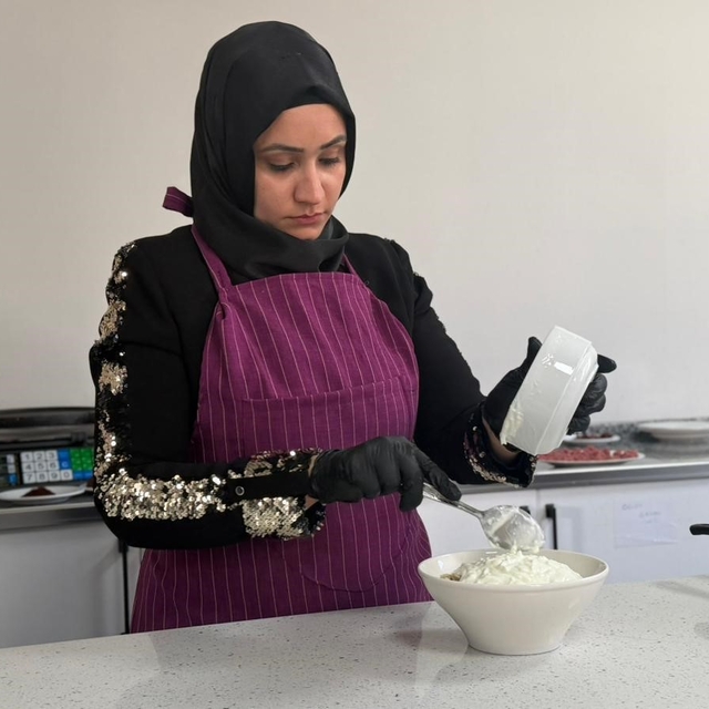 Siverek'te aşçılık kursuna giden kadınlar yöresel yemekler yapıp sofraları...