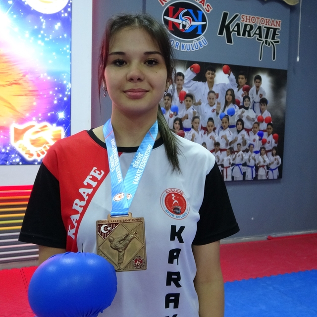 Babası 'kendini savunmayı öğren' dedi, o şampiyon oldu
Ispartalı milli kara...