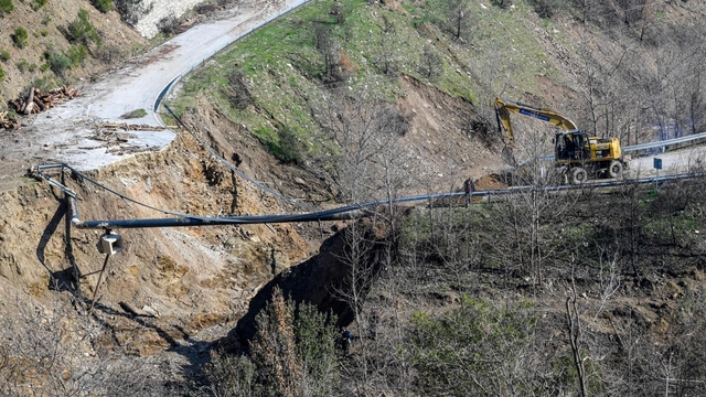 Ödemiş'te çöken yolda çalışmalar başladı