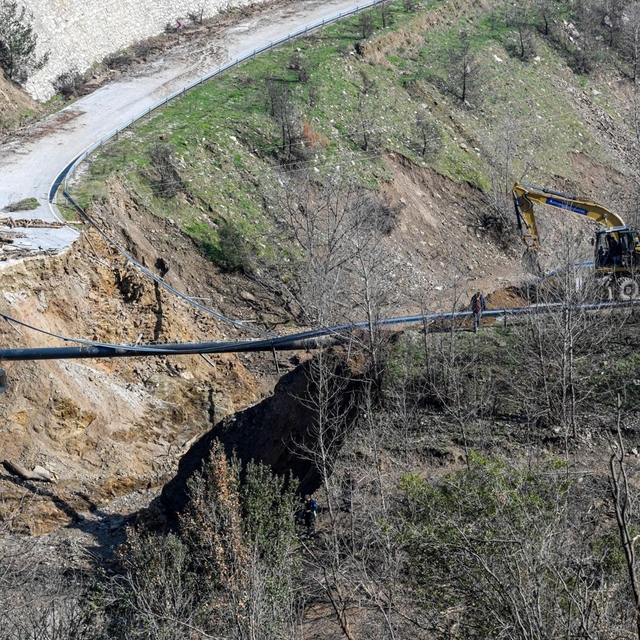 Ödemiş'te çöken yolda çalışmalar başladı