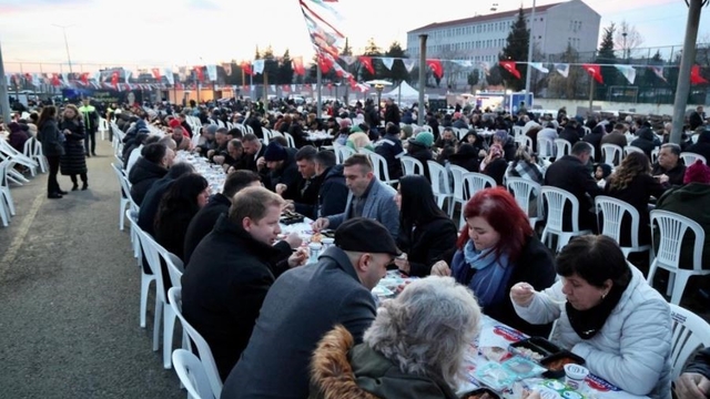 Büyükşehir'in gönül sofrası Ergene'de kuruldu