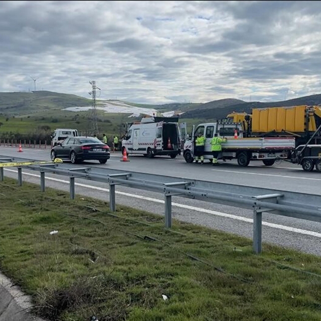 Balıkesir'de kaza kırıma uğrayan F-16 uçağının enkazı kaldırılıyor (2)