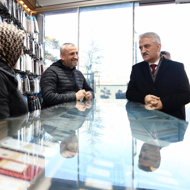 Vali Makas esnafla hasbihal etti