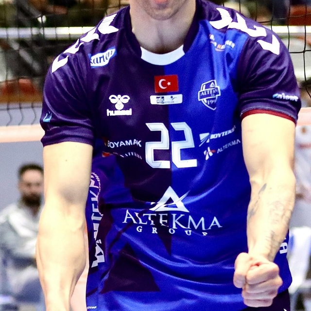 Altekma'da forma giyen orta oyuncu Emir, Galatasaray yolcusu