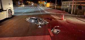 Kamyonetle çarpışan motosikletin sürücüsü Kerem öldü