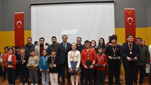 Salihli'de akıl ve zeka oyunları heyecanı: 157 öğrenci ilçe finalinde yarıştı