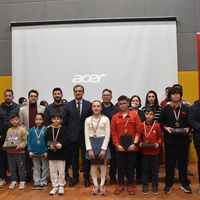 Salihli'de akıl ve zeka oyunları heyecanı: 157 öğrenci ilçe finalinde yarış...