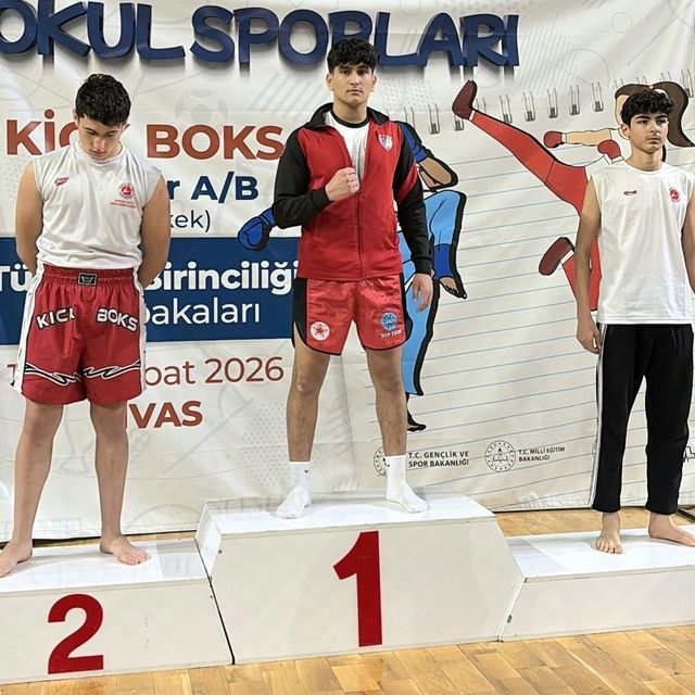 Liseli kick boks sporcusu Türkiye şampiyonu oldu