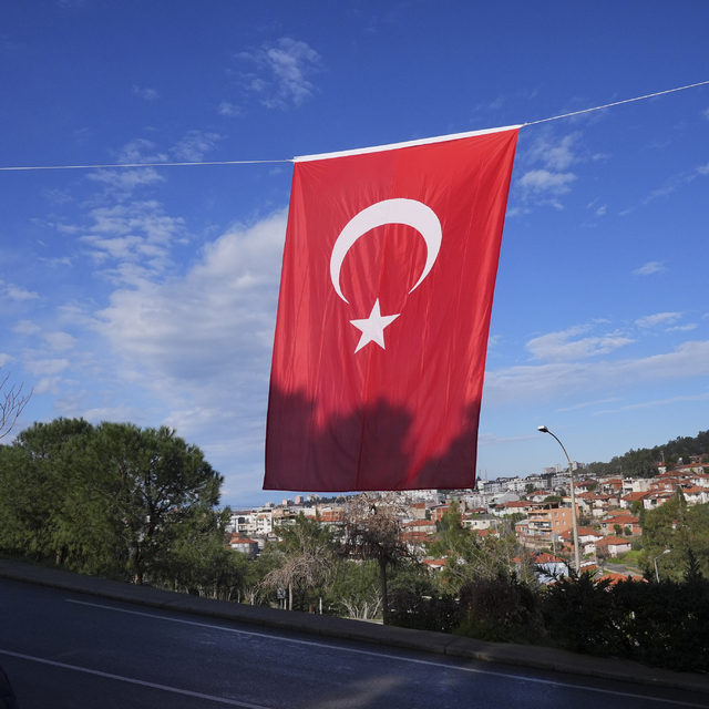 Şehit Hava Pilot Binbaşı Bolat'ın şehadet haberi İzmir'deki ailesine verild...