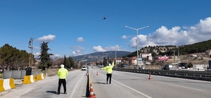 Burdur'da helikopter destekli trafik denetimi: 125 araç ve sürücüsü kontrol...